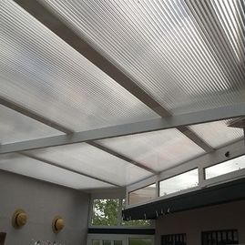 Carpintería de Aluminio Jopem techo en aluminio